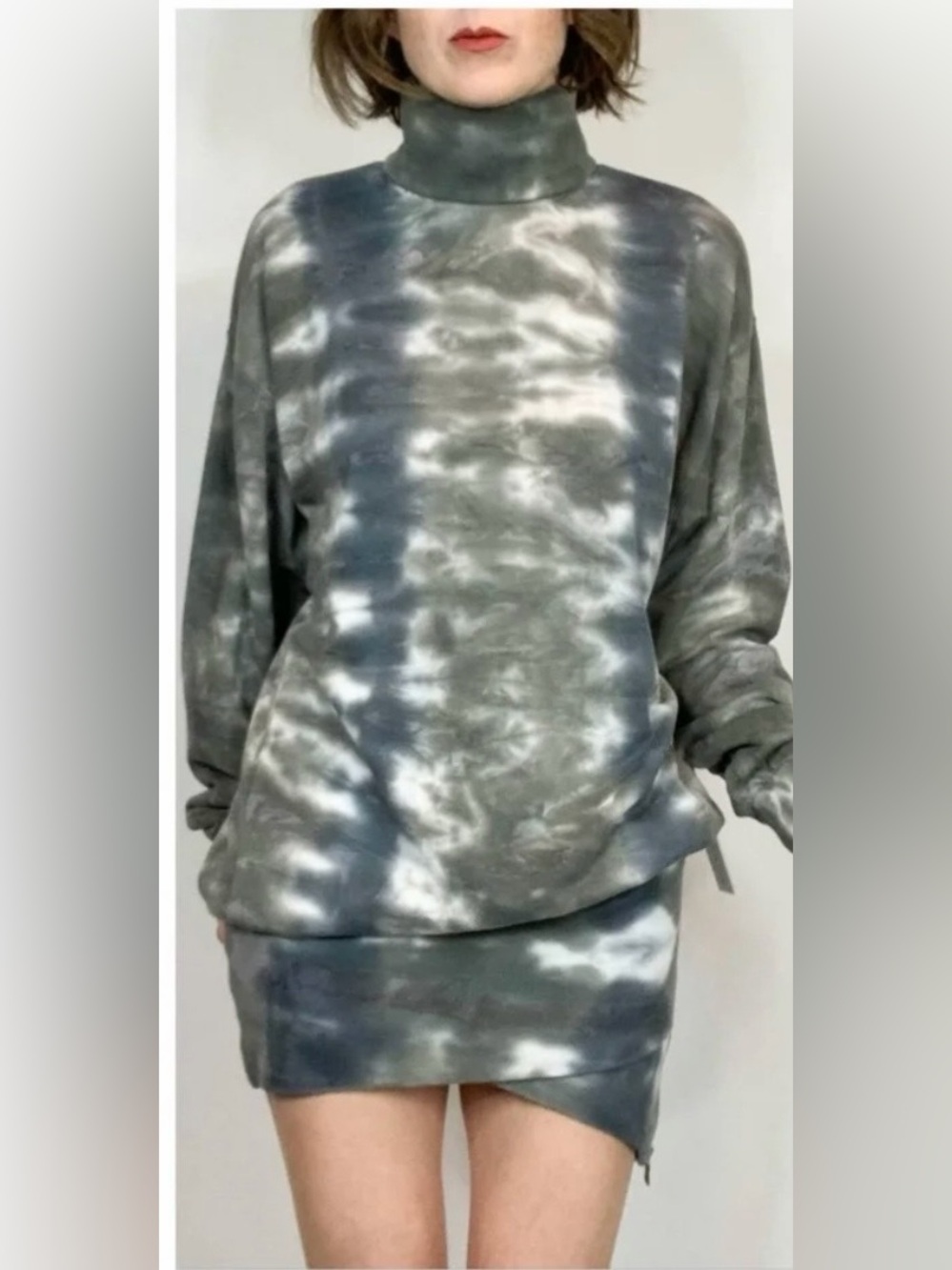 Young Fabulous & Broke Gray and White Tie-Dye Crewneck Sweater Dress Small